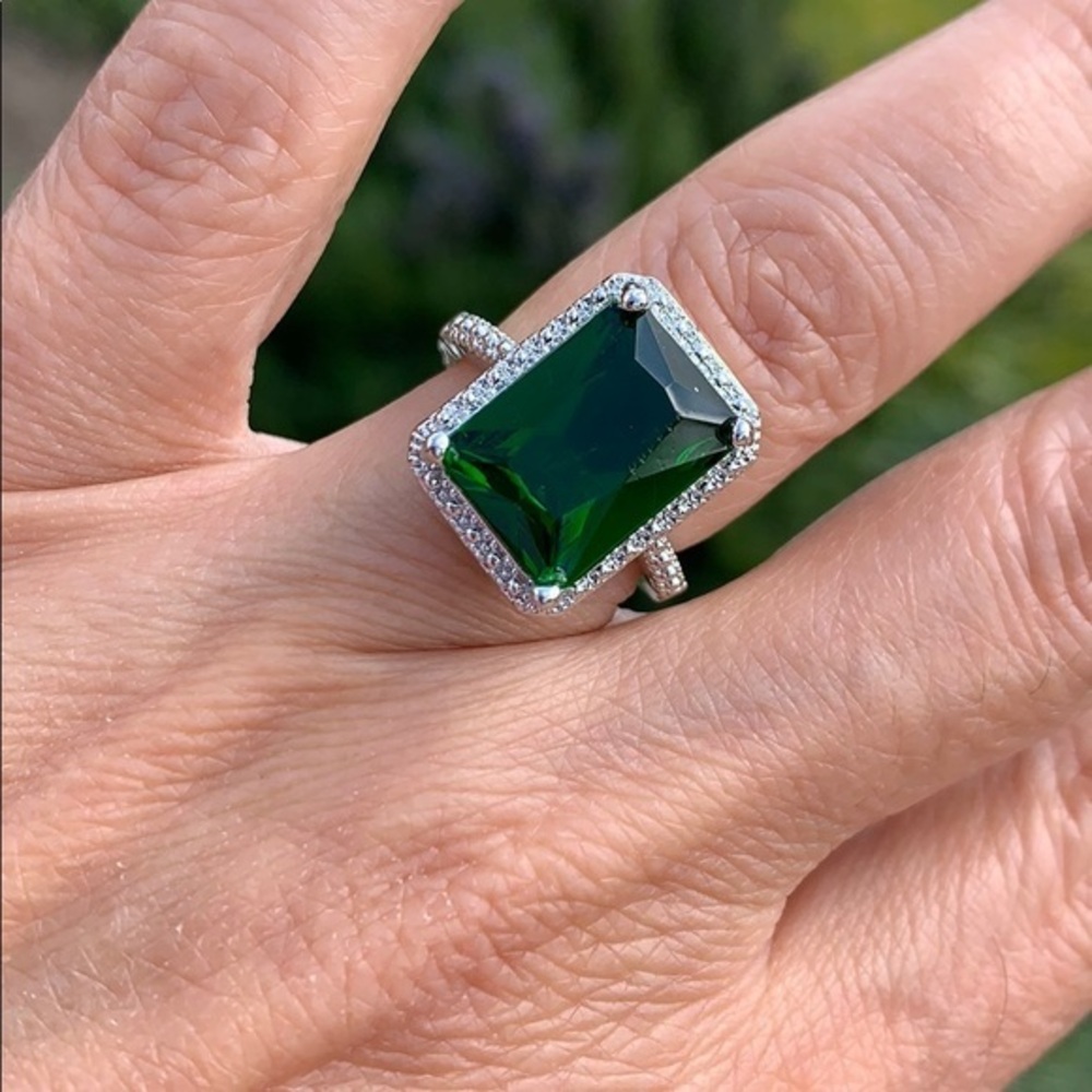 New 8.5ct Green Emerald CZ Engagement Ring size 7